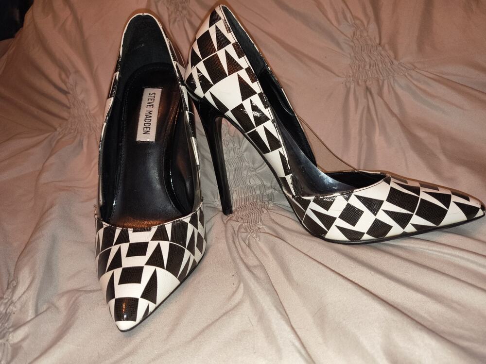 Steve Madden Pointed Stiletto Heels - Black & White Geometric Sz 8 Pre-Owned